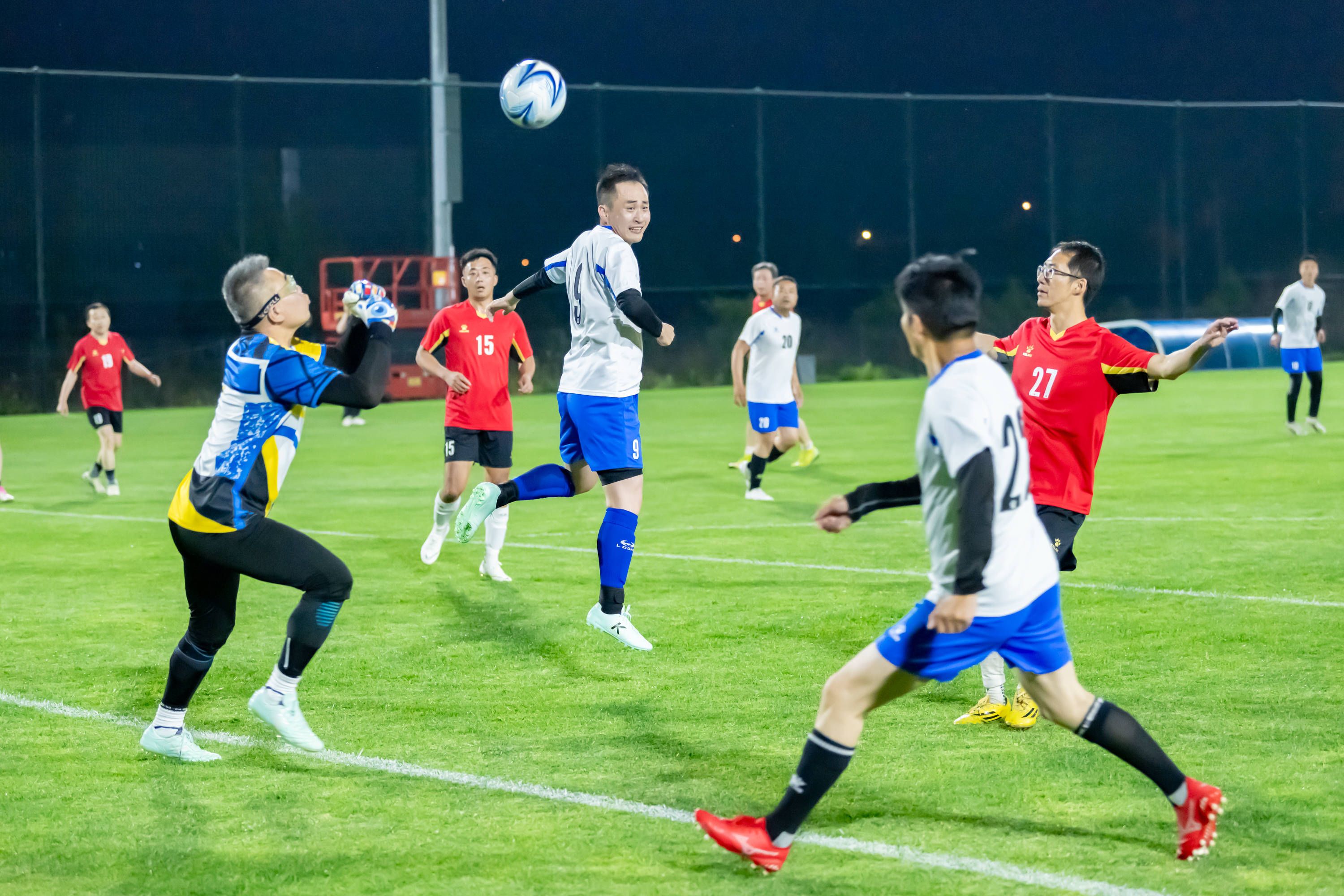 据底角与4 据底角与4